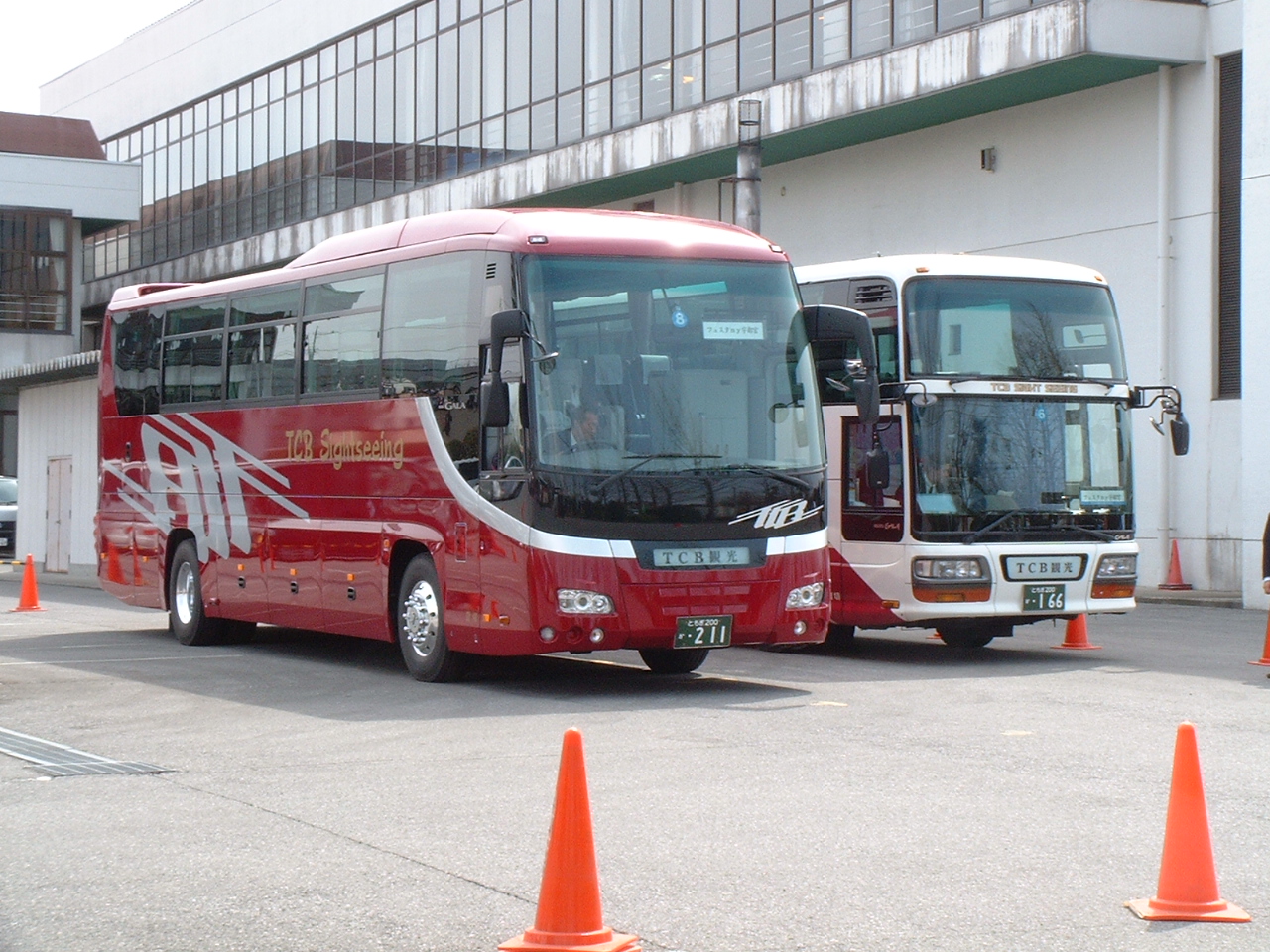 �s�b�a�ό��̐V�K�[���ƃK�[���f�g�c�@�@�Q�O�O�U�N�S���X���t�F�X�^�����F�s�{�̉�ꑤ�V���g���o�X����