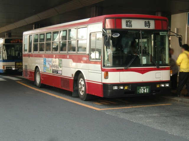 宇都宮大学への臨時バス(JRと東野で交互に運行)で、西口三番乗り場(通常は、JRバスの乗り場)に停車中の東野バス