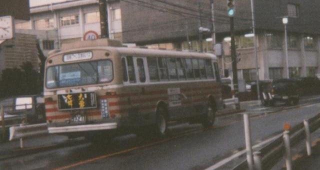 ���֏�։񑗒��̎p�𒆉��x�@���t�߂ŎB�e