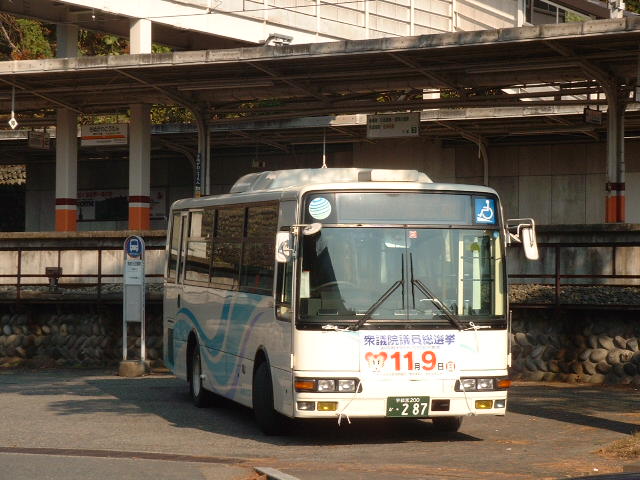 �S�{������w�O�Ő܂�Ԃ��҂��̎p