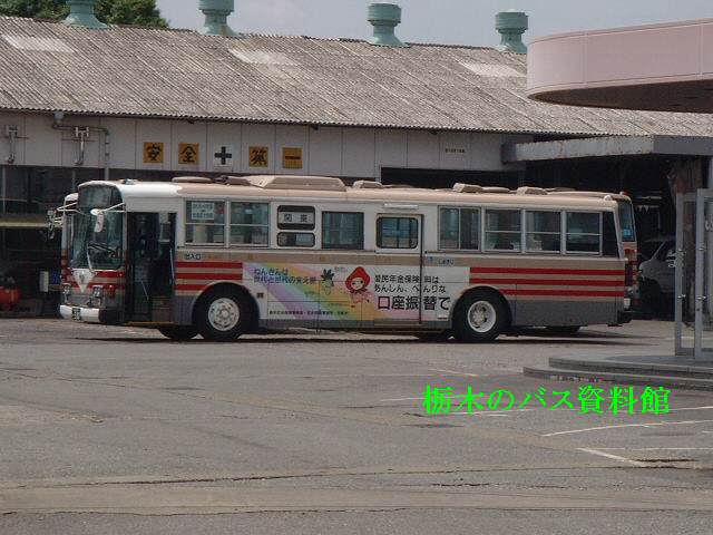 運転席屋根上の通風器?が撤去されている。 関東整備敷地外から撮影
