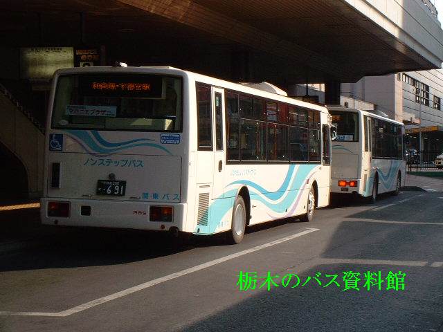 ���́A�F�s�{�Q�O�O���R�V�P�@���ɌˍՁi�גJ�j�n���Ɏg����̂ŉF�s�{�w�̏���ɂđO��ɕ��ԂƂ��낪������B