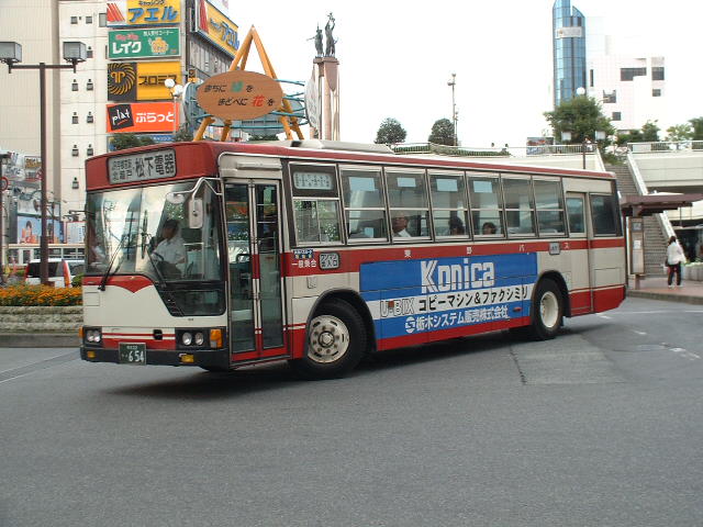 大田原転属で身にまとったコニカの広告(廃車となった栃木22う480の引継ぎ?)のまま宇都宮に戻り、活躍中。